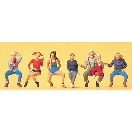 座っている老人と子供たち ：プライザー 塗装済完成品 HO(1/87) 10536