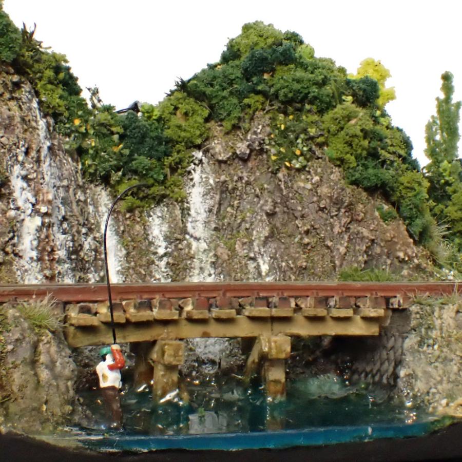 【早い者勝ち】 ダイソーケースレイアウト＃11　「貨物列車が走るB」　：石川宜明　塗装済完成品　1/150　スケール 【1122051857】(40480円)