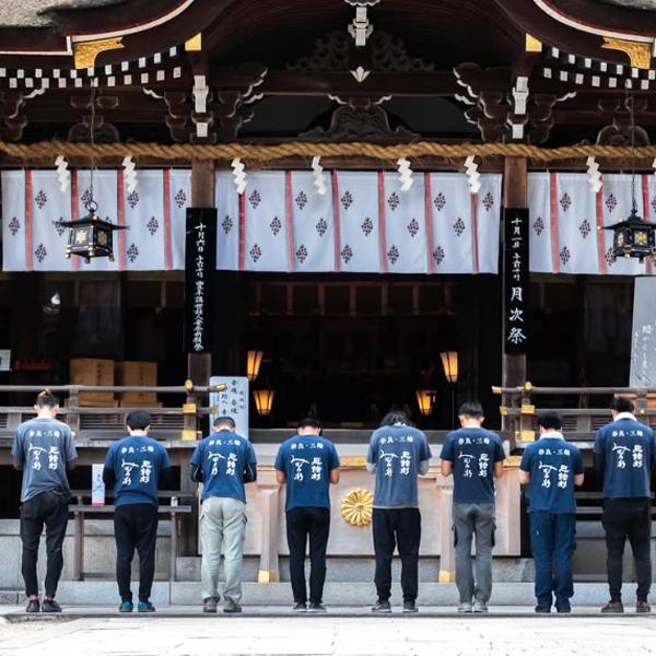 【激うま！日本最古の神社三輪山の湧き水で仕込んだ三輪の酒！】　みむろ杉　特別純米　辛口　露葉風100％使用　精米歩合60％　1800ml(クール便推奨) |  | 02