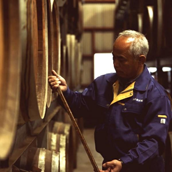 【全国酒類コンクール米焼酎部門　第一位！】　秋の露　蔵のこだわり　樽熟成貯蔵　米焼酎　25度　720ml(5) |  | 02