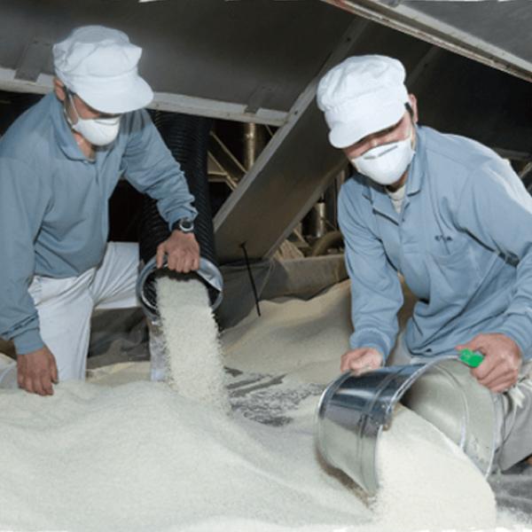 【限定入荷しました！】【甘みが最高状態の完熟芋使用！コクと滑らかな口当たりが別次元！】岩川　完熟　薩摩邑(さつまむら)　芋焼酎　25度　1800ml | 岩川醸造 | 04