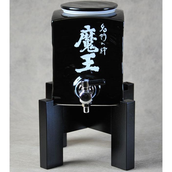 魔王 白玉醸造 魔王720mlの桐箱入り + 魔王グッズ 魔王焼酎 魔王 白玉醸造 魔王720mlの桐箱入り + 魔王グッズ 魔王焼酎