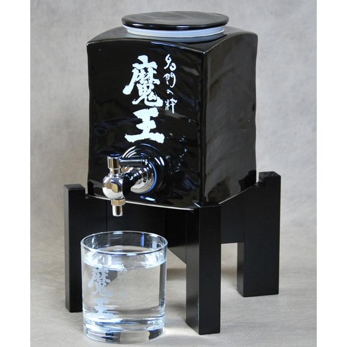 魔王 白玉醸造 魔王720mlの桐箱入り + 魔王グッズ 魔王焼酎 魔王 白玉醸造 魔王720mlの桐箱入り + 魔王グッズ 魔王焼酎