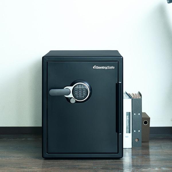 Sentry セントリー JTW205GGL ブラック ビッグボルトシリーズ 耐火 耐水 金庫 容量約56.6L 2時間耐火 テンキー式 ダブルロックタイプ 床固定可 メディア耐火の画像