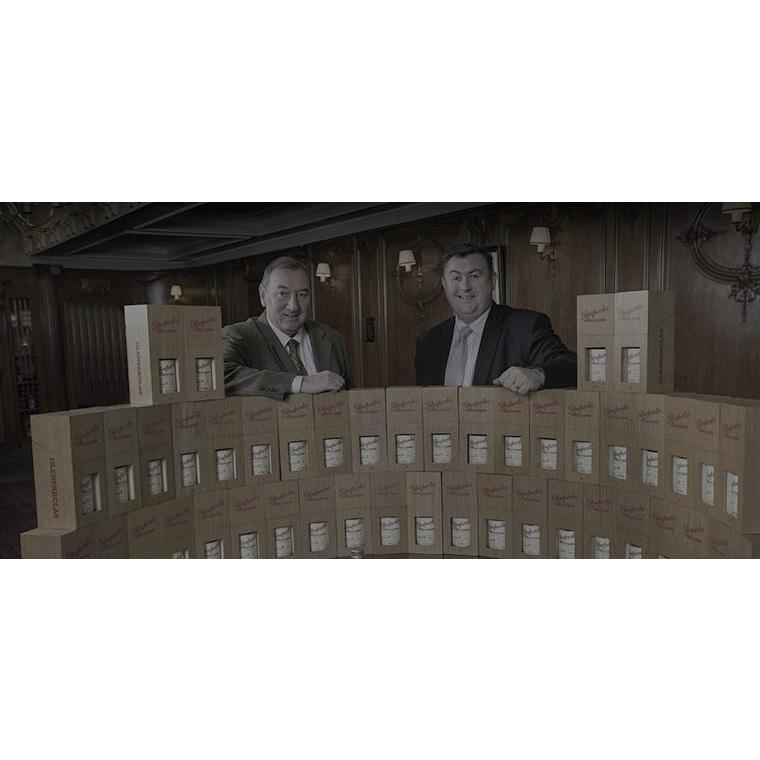 【新品 送料込み】 グレンファークラス ザ ファミリーカスク 1977年 700ml 正規 木箱 シングルモルトスコッチウイスキー 【I3414879532】(123200円)