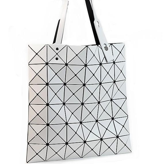 【極美品】イッセイミヤケ バオバオ BAOBAO トートバッグ ホワイト 白 BAO ISSEY MIYAKE 【美品】 イッセイミヤケ BAOBAO バオバオ バッグ