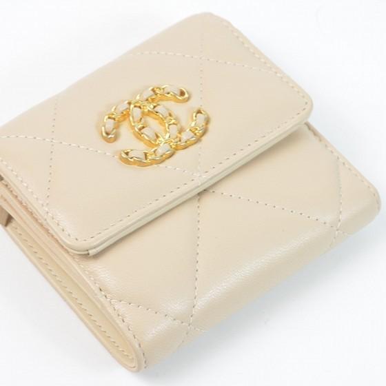 CHANEL 【美品】シャネル CHANEL 19 マトラッセ AP1064 三つ折り 財布  