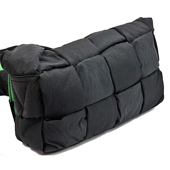 ★(中古・美品)BOTTEGA VENETA パデッドテックカセット バッグ★ BOTTEGA VENETA 【美品】ボッテガ ヴェネタ パデッド テック