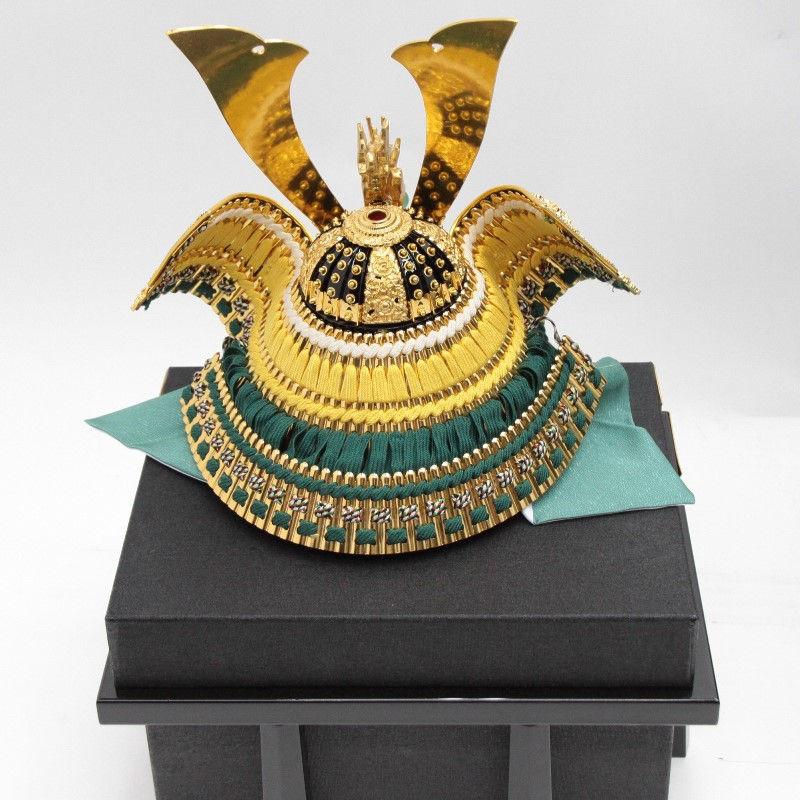 五月人形　13号 五月人形 コンパクト 兜飾 13号 銀中鍬兜 白木ケース飾【ご優待