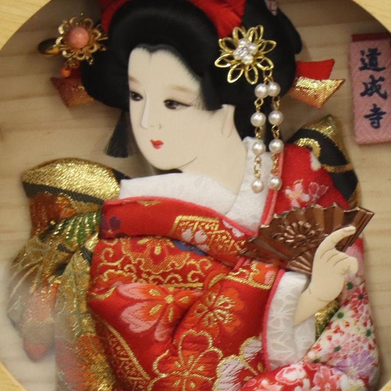 羽子板 壁掛け飾り まどか 円形 高さ22cm スタンド付き アクリル 円型ケース 2024-tst067の画像