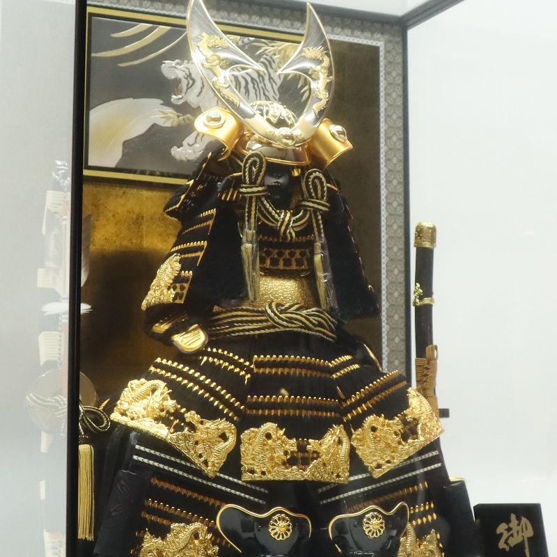 五月人形 ケース入鎧 7号 ハヤブサ鎧 御鎧 黒塗りケース 2024-yb011 幅