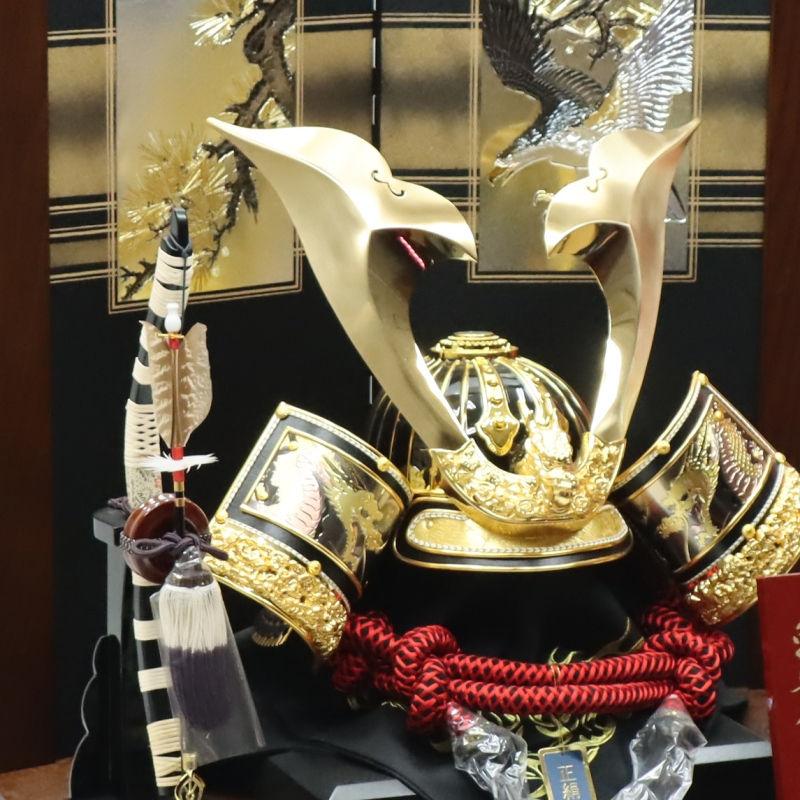 五月人形 兜飾り収納飾 平安武政作 25号 着用兜 彫金松鷹 2024-yb090
