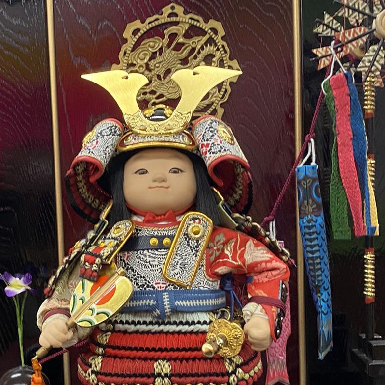 五月人形 子ども大将平飾 幸一光作 輝 鎧着若大将 金龍衝立 2024-yb154