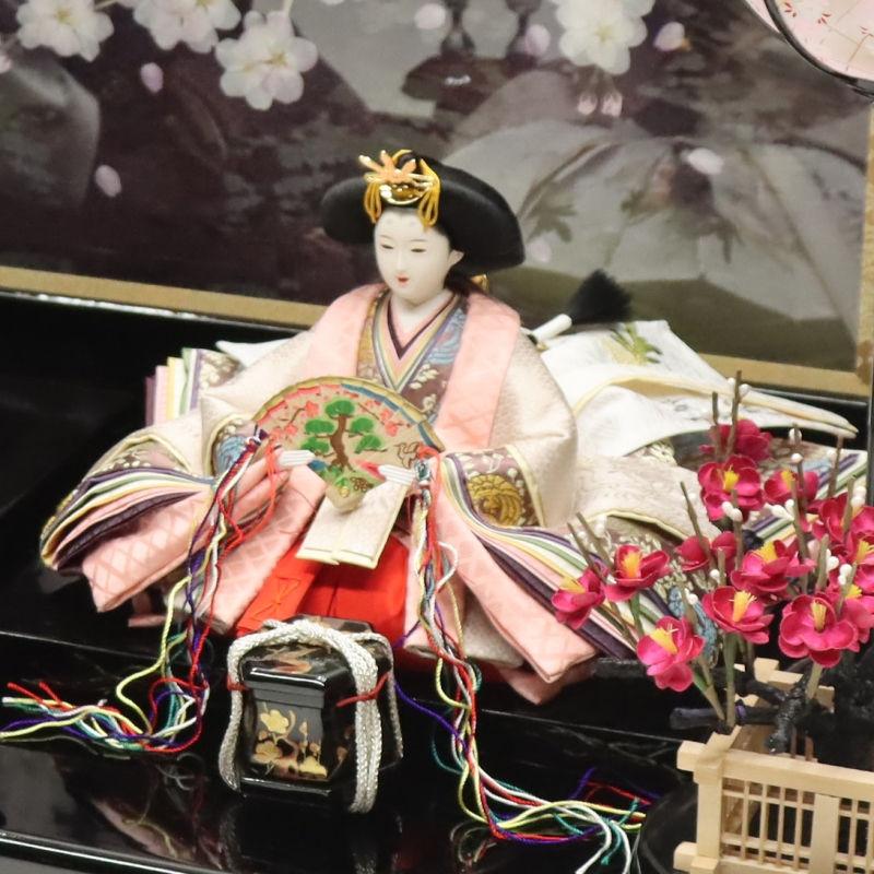 雛人形 親王平飾り 春乃 平安寿峰 京十番 親王 京雛殿 押し花屏風夜桜幻想 2024-yg066 幅80cm 平飾_6
