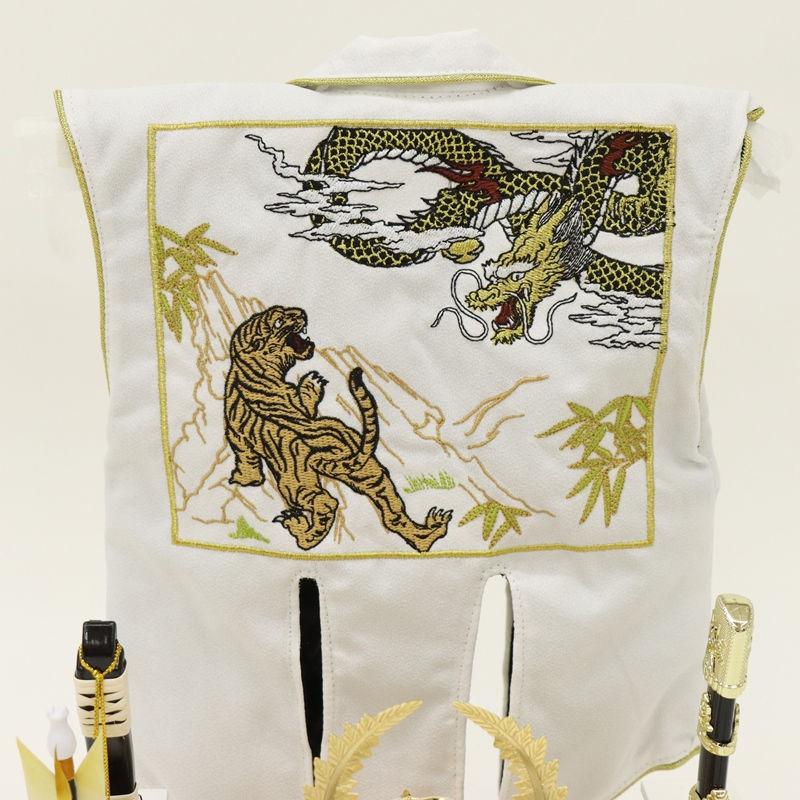 徳川家康　五月人形　兜飾り　白陣羽織付き兜平飾り　龍虎柄 五月人形 兜飾り平飾 5号 悠真 徳川家康 陣羽織飾り（白） 2025