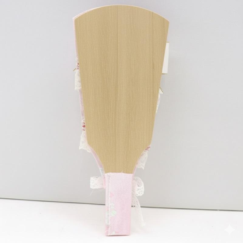 羽子板 壁掛 ケース飾り 結愛 9号サイズ 高さ33cm つまみ細工（赤） 自立タイプ アイボリー塗りの画像