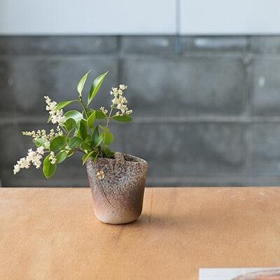 砂肌金彩 ミニ花器 信楽焼 日本製 花瓶　一輪挿し　陶器（Yahoo!・桜駅 Yahoo!店）
