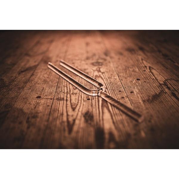 クリスタル・チューニングフォーク〕440 Hz/F CTF440F16 セット CTF440F16 - Your Sound Journey - Meinl Sonic Energy