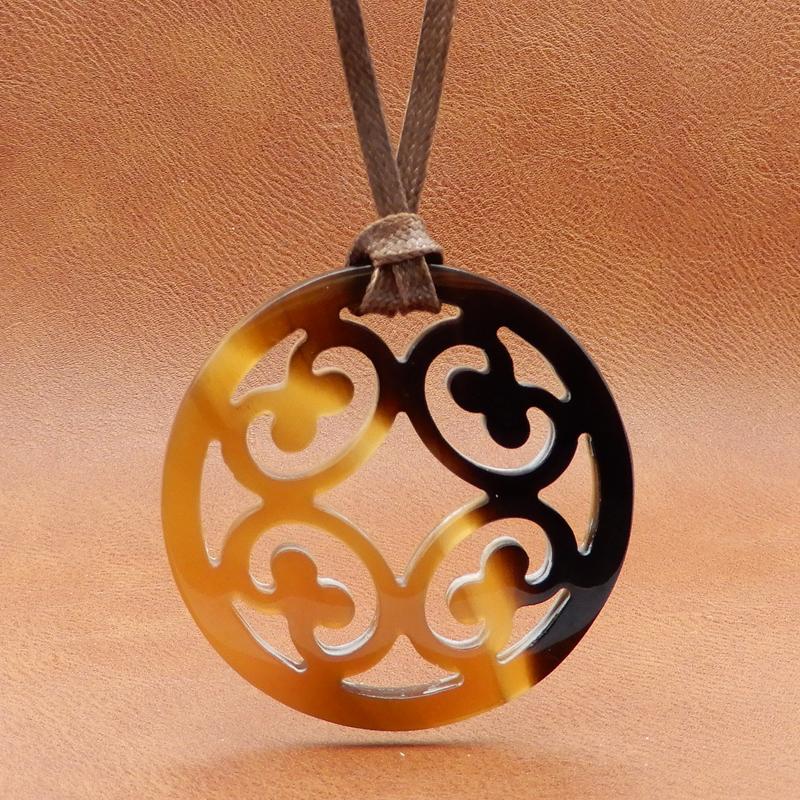 水牛 ペンダント ラウンド 透かし模様 F6 0cm バッファローホーン レディスアクセサリー Buffalo Horn 2397 桜じゃぱん 通販 Yahoo ショッピング