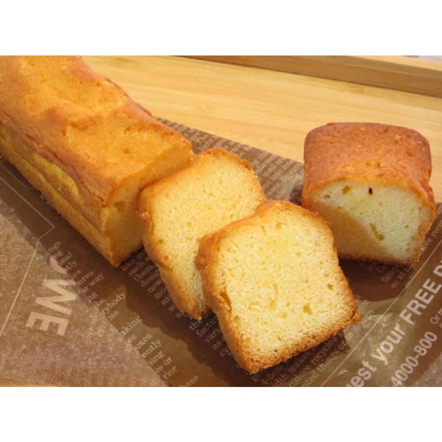『プレミアム・バターケーキ』　※さくらやま果房のスペシャリテ。北海道産発酵バターをたっぷりと使用した贅沢なバターケーキ。