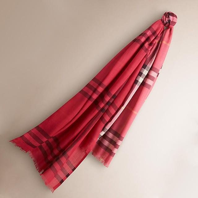 売れ筋がひクリスマスプレゼント シルク 大判ストール チェック ピンク レディース ストール マフラー Burberry バーバリー 新作 チェック ピンク レディース ストール マフラー バーバリー ウール 送料無料 女性 プレゼント 正規 ブランド 新作 クリスマス 財布