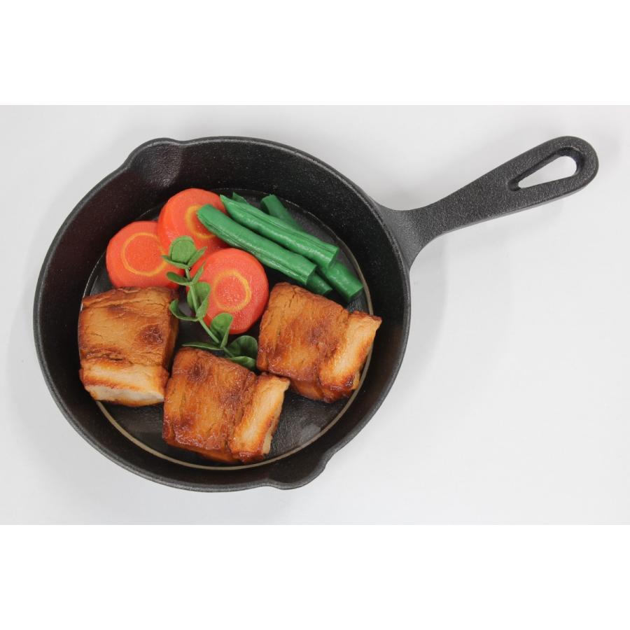 食品サンプル　スキレット用ステーキ　６インチ　１５センチ　販促物　インテリア  アウトドア　 |  | 01