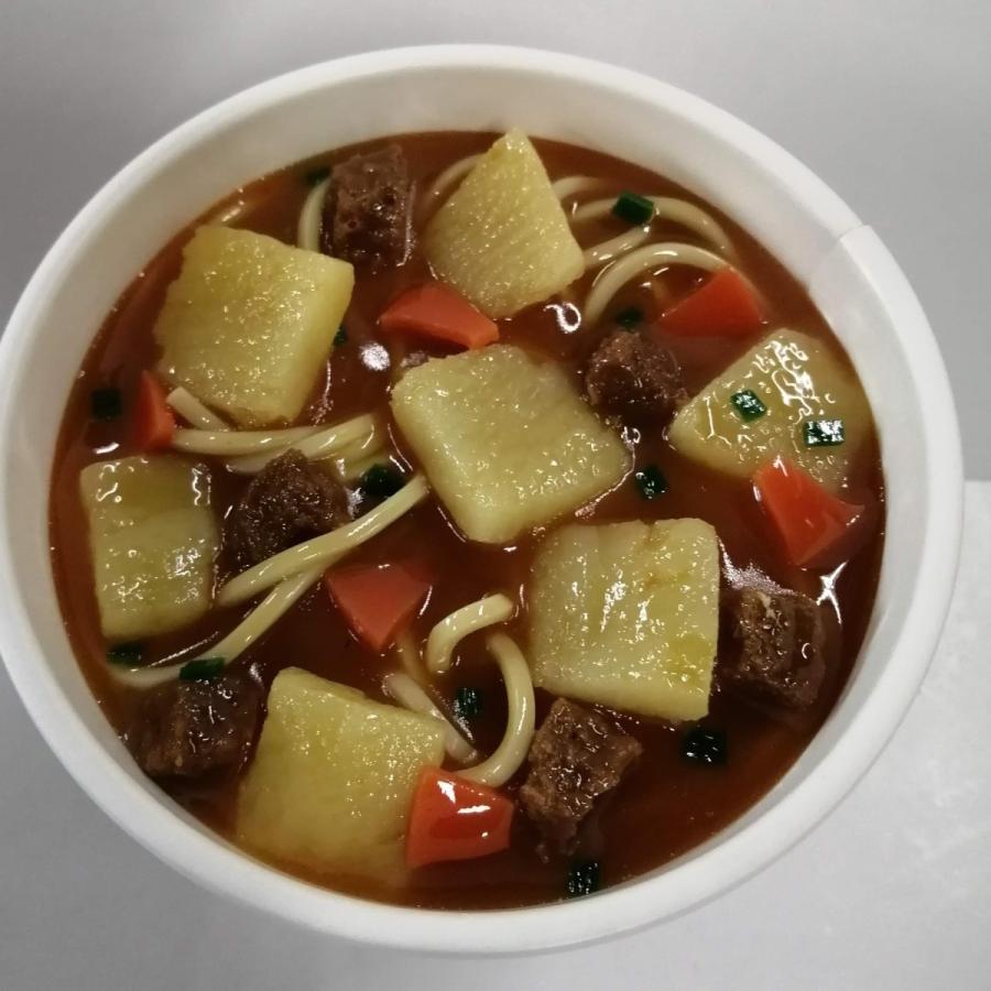 カップラーメンの空き容器にはめられる食品サンプルのラーメン　カレー味 |  | 01