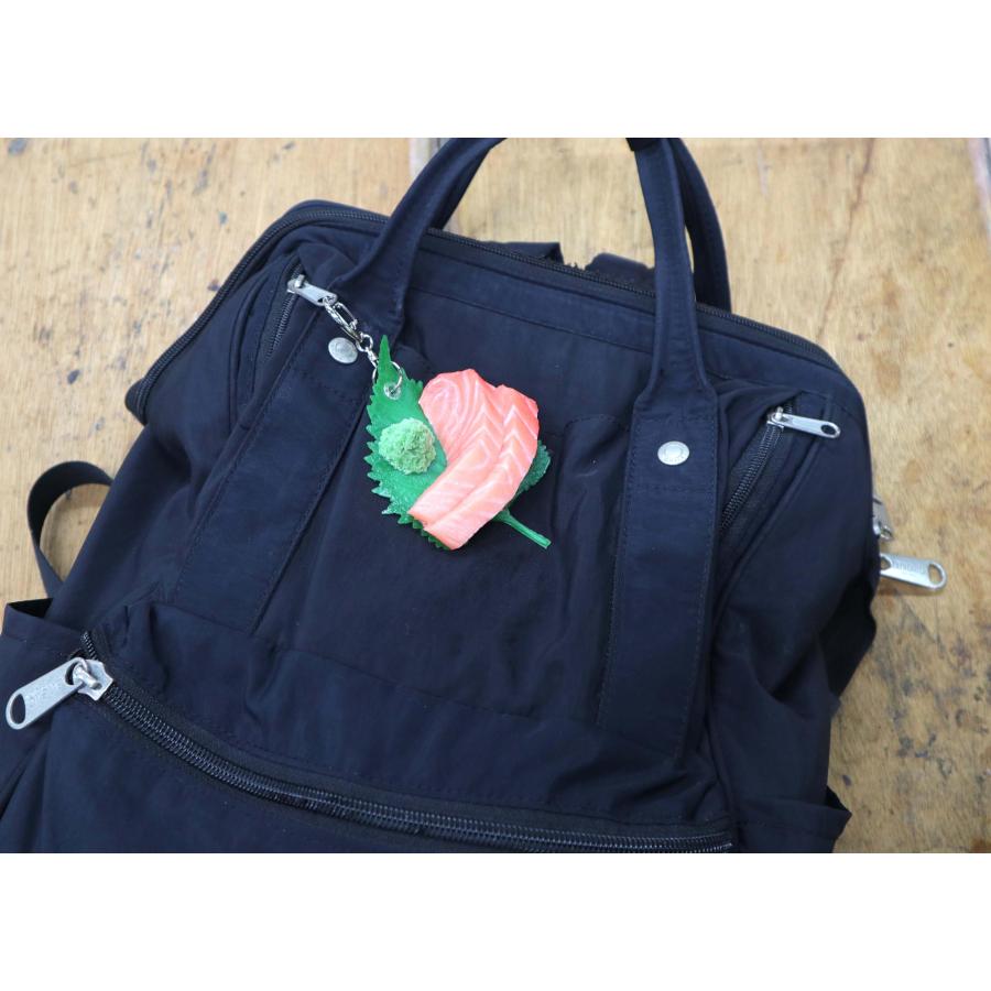 食品サンプル　キーホルダー 　お造り 2貫（大葉＆わさび付き）刺身（サーモン） |  | 04