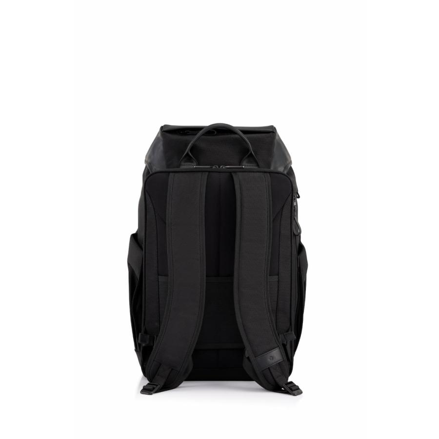 ネイビー レザー バックパック フラップ付き 大人のフラップバックパックが発売開始