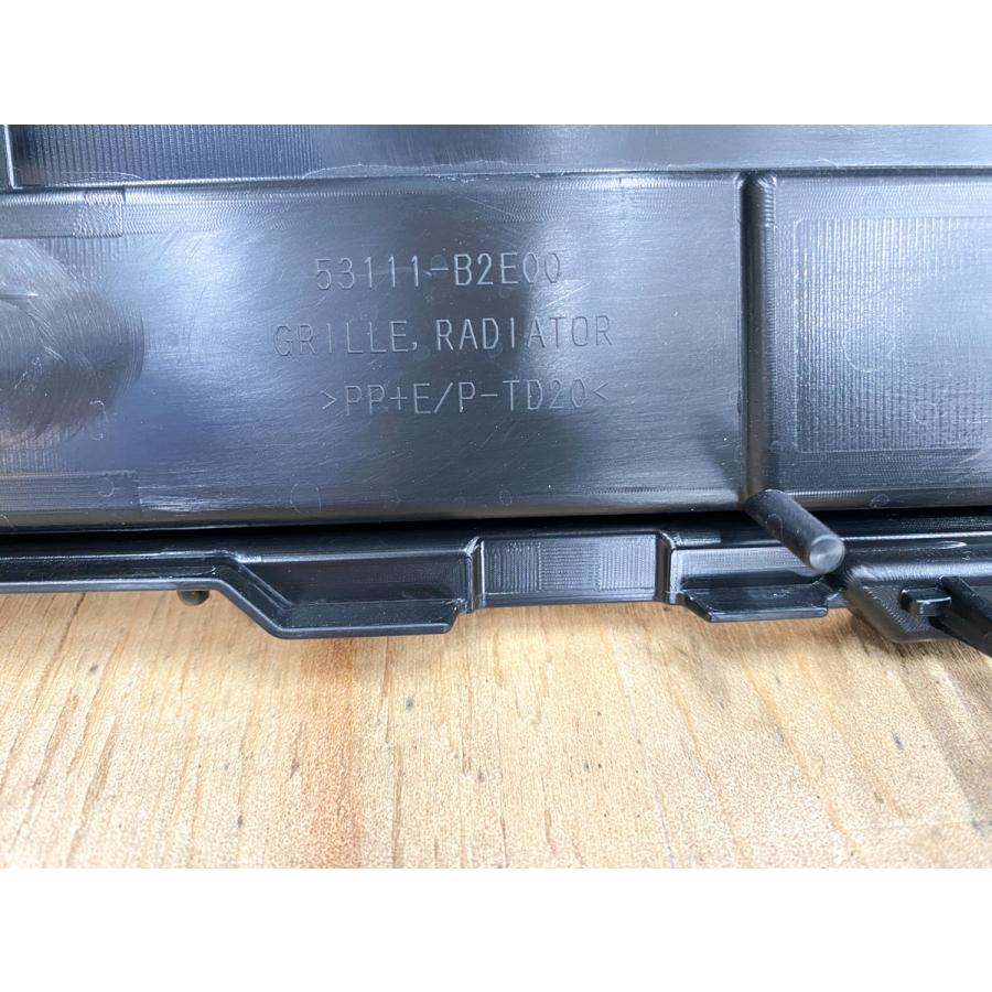 タントカスタム 純正 後期 バンパーグリル LA650 18805