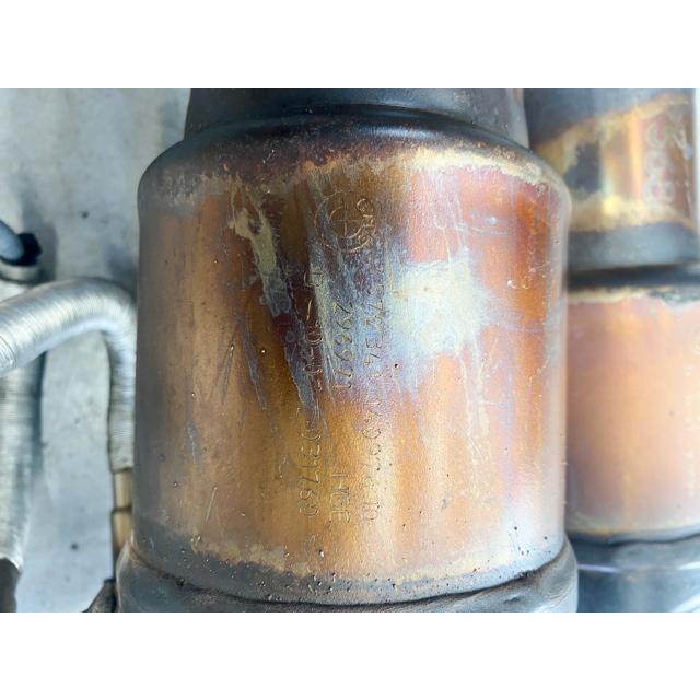 bmw f36 N20エンジン　純正触媒 bmw f36 N20エンジン純正触媒