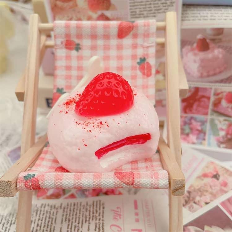 いちご 大福 クイーズ 大福スクイーズ ぷにぷに ふわふわおもちゃ 水感