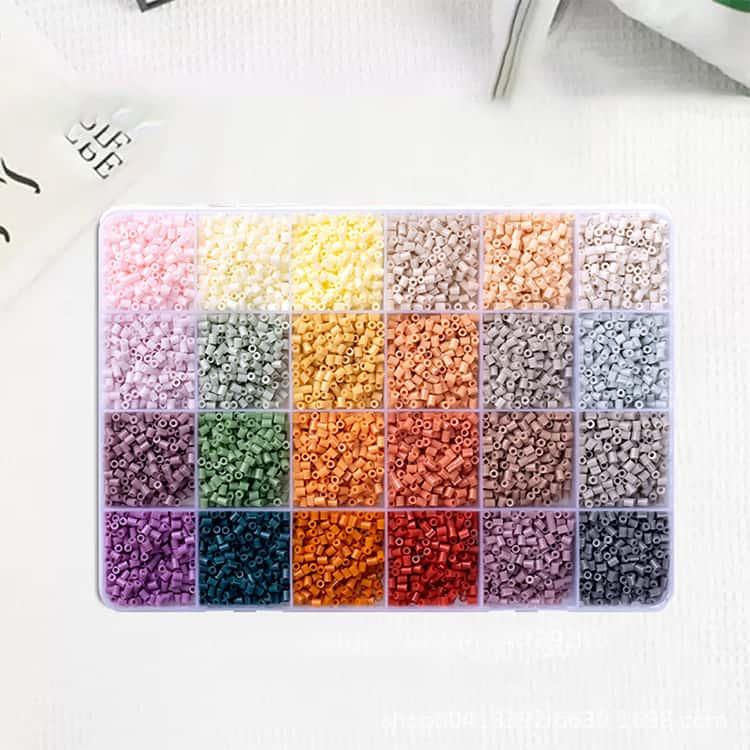 新品未使用保管品 カラービーズ　3色セット/送料込 8400粒】 アイロンビーズ セット 2.6mm ビーズ 24色 カラー選べる 単色