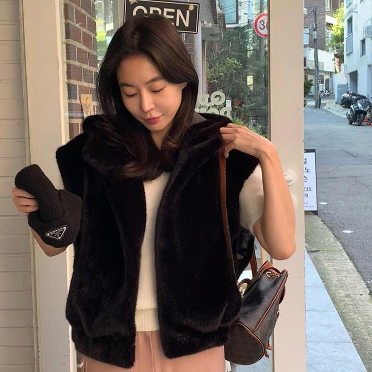 黒 フェイクファー フード付きベスト38未使用 ファーベスト フード付き レディース ベスト フェイクファー 秋冬