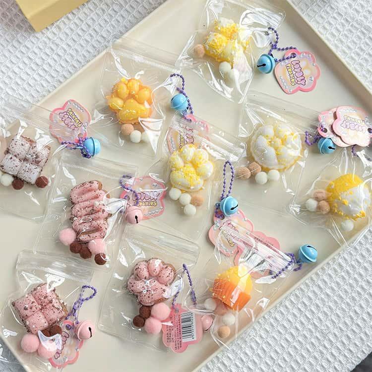 6個セット！肉球 スクイーズ キーホルダー ストレス解消 かわいい