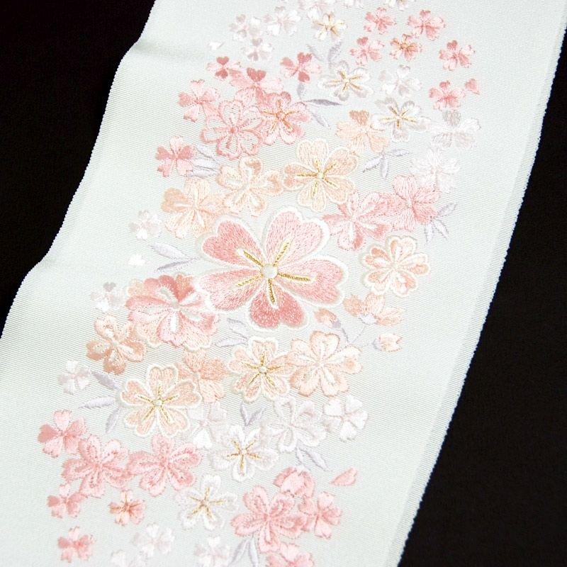 大小桜ちらし 刺繍半衿 / 正絹・塩瀬 白地×薄ピンク 半襟 : さんび公式