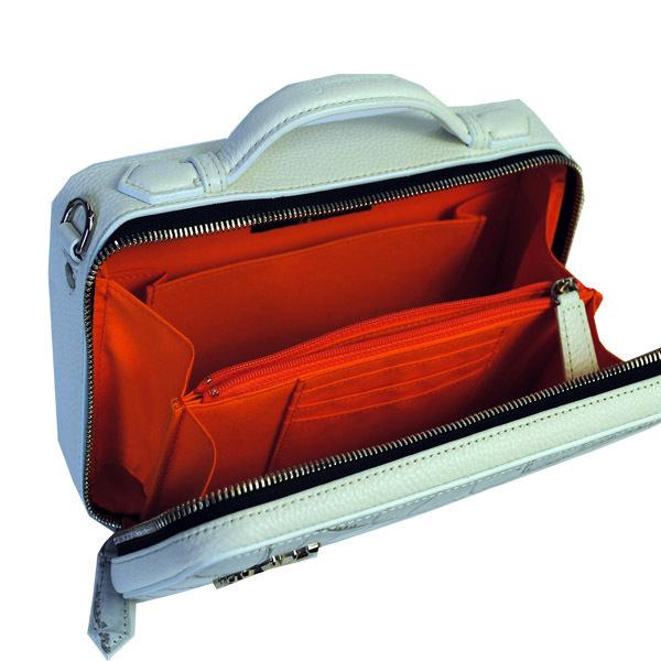 CASTELBAJAC カステルバジャック 牛革(クロコ型押し) クラッチ