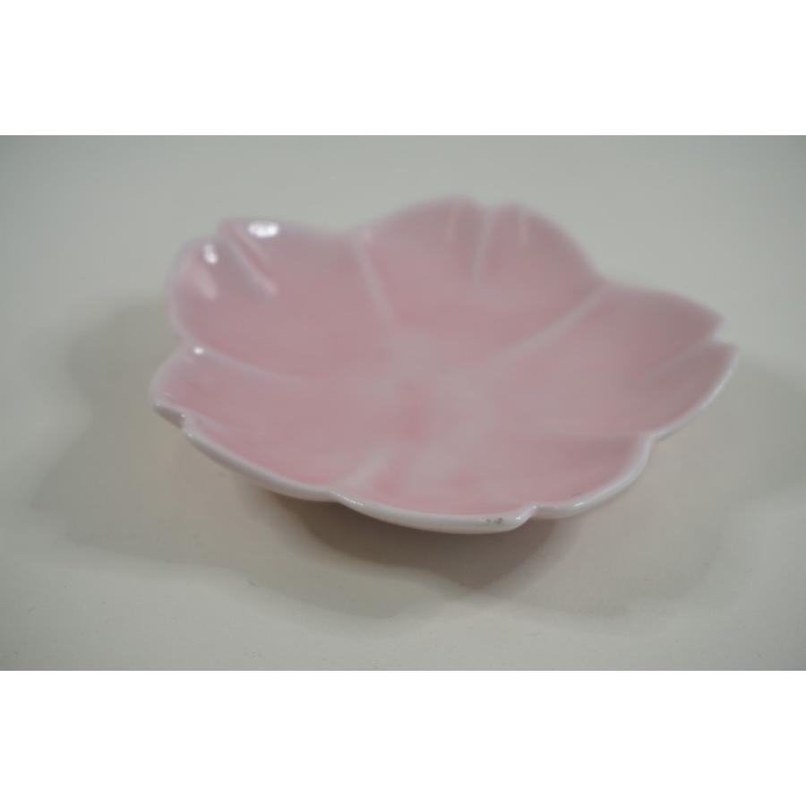 ピンク釉 桜花小皿 有田焼 日本製 小皿 皿 かわいい さくら形 和食器 Y 料理道具のデパート 三起堂 通販 Yahoo ショッピング