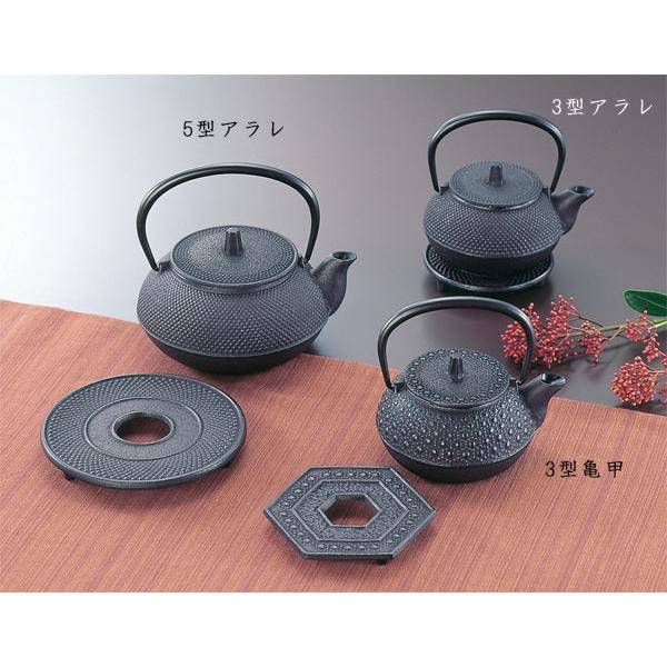 岩鋳南部鉄器『新急須 5型アラレ セット （釜敷付） （鉄瓶兼用直火OK） 岩鋳（IWACHU） 南部鉄器 鉄瓶兼用 新急須 5型アラレ セット（釜敷付