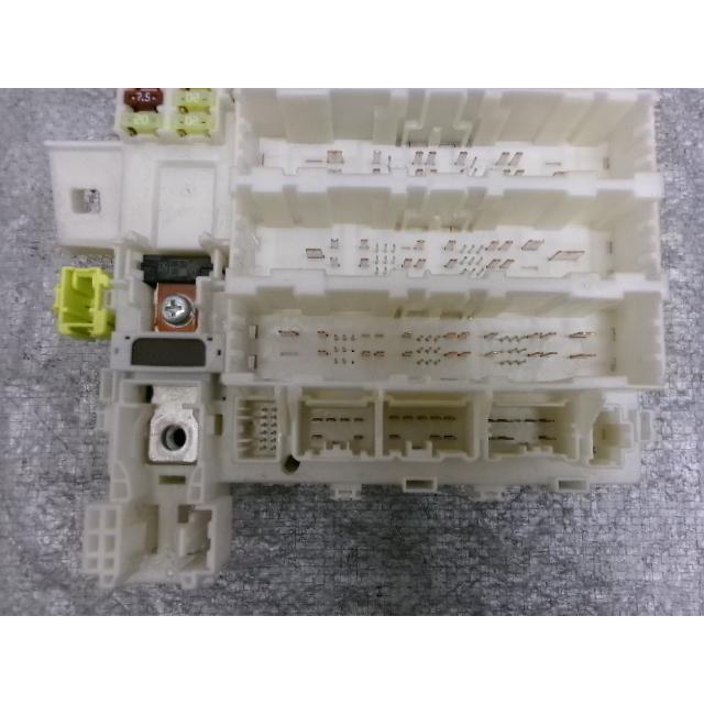 フィットシャトル DAA-GP2 ヒューズボックス 38200-TF7-J71 370627