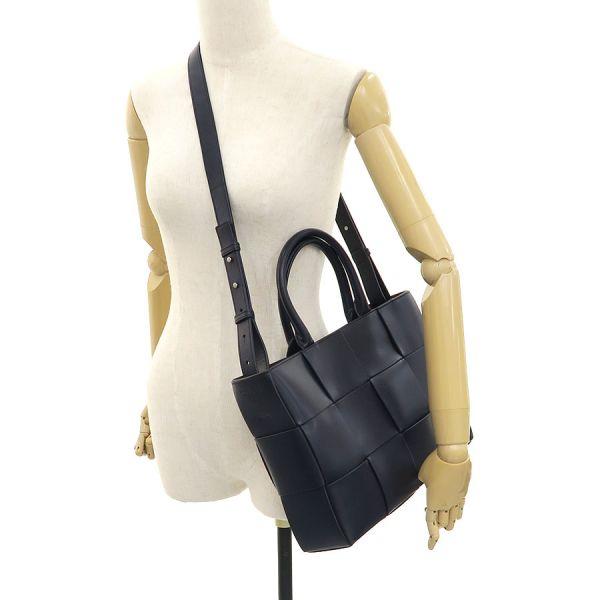 BOTTEGA VENETA（ボッテガ・ヴェネタ） ストラップ付きスモールアルコ