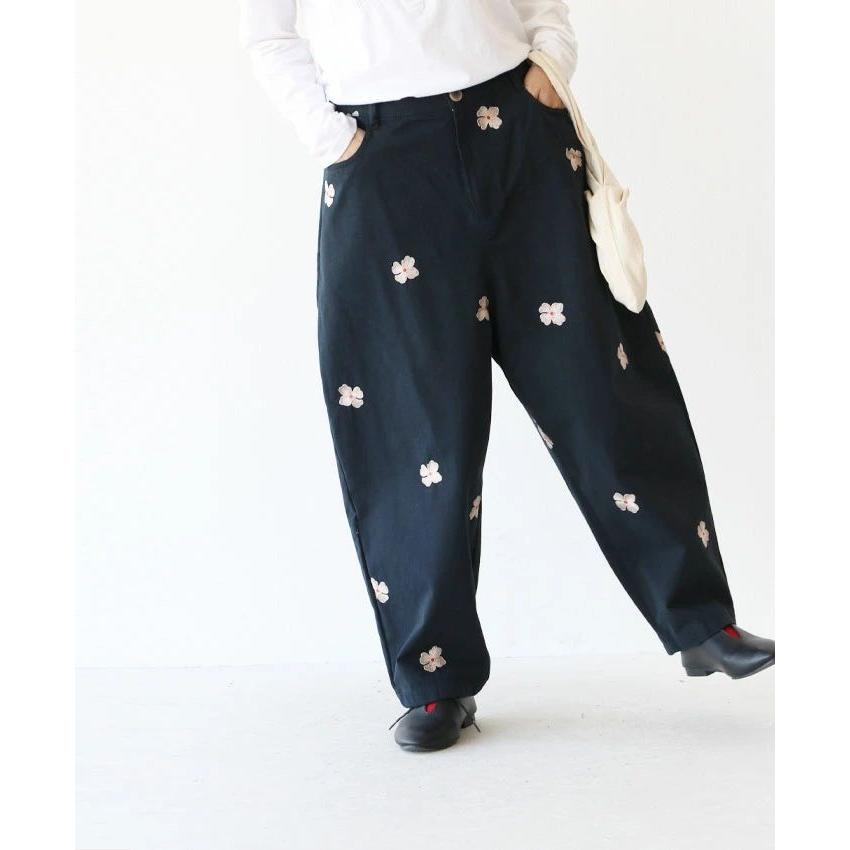sanpo kuschel 薄桃色の花刺繍パンツ パンツ 体型カバー sanpo kuschel 薄桃色の花刺繍パンツ パンツ 体型カバー