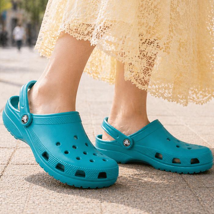 爆買 クロックス サンダル クラシック crocs classic メンズ クロッグ ビーチ 海 夏 プール ベランダ スリッパ 便サン 定番 人気の画像