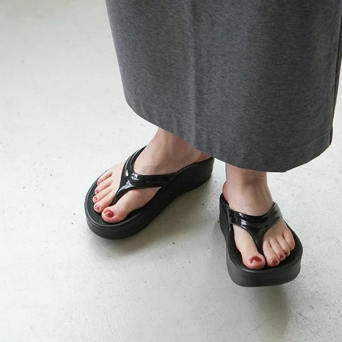 OOFOS（ウーフォス） 爆買 レディース 厚底 サンダル ウーメガ