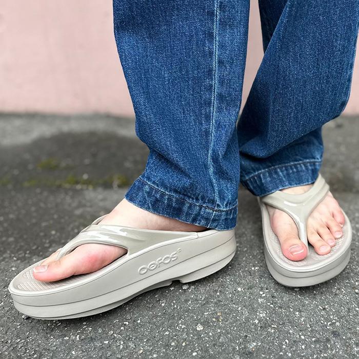 OOFOS（ウーフォス） レディース 厚底 サンダル ウーメガ リカバリー