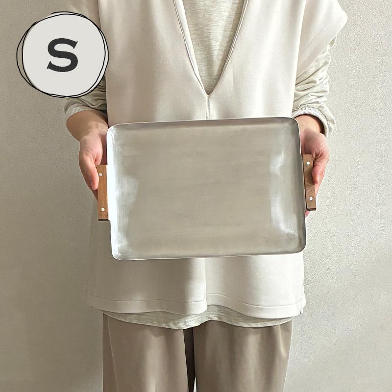 ノスタルジックな木の持ち手のアルミトレー (S) アルミトレー 天然木