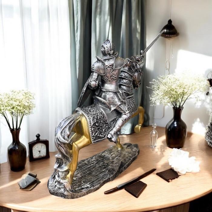 壁掛け 騎士 オブジェ アンティーク調 馬上のナイト 騎士 甲冑 鎧 オブジェ 装飾品 インテリア雑貨