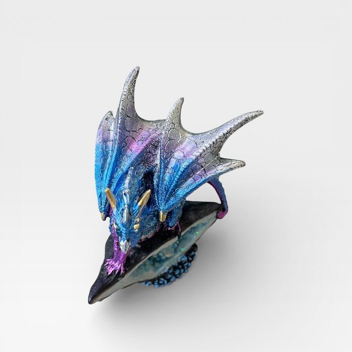 青いガラス製ドラゴン置物 ファンタジックドラゴン クリスタルを守るドラゴン 龍 竜 青 水色