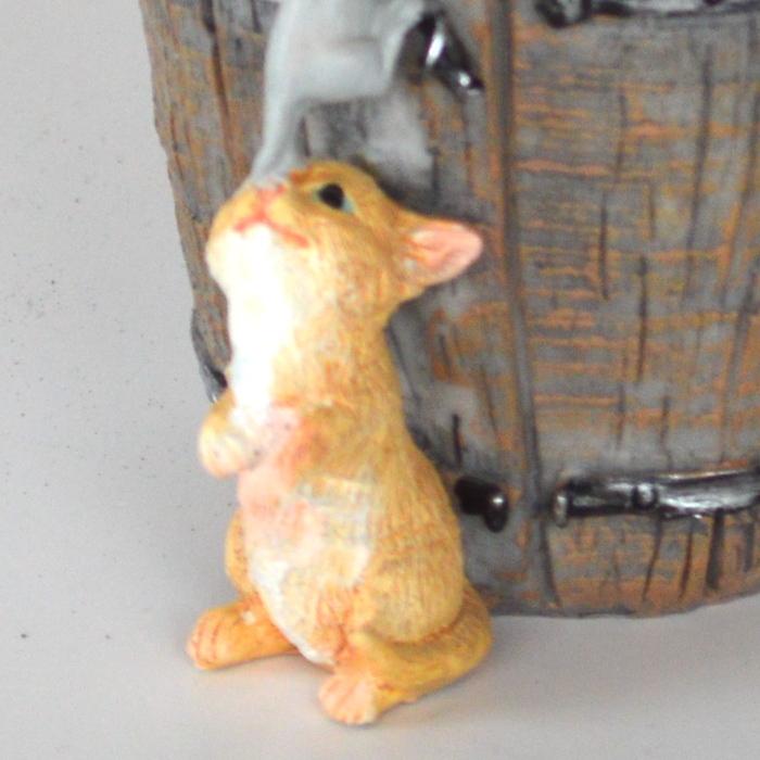 樽をのぞく猫とネズミ 猫雑貨 ねこ ネズミ ねずみ 猫 ミニチュア 動物 かわいい 置き物 ギフト 飾り オブジェ 750 三和ポチット 通販 Yahoo ショッピング