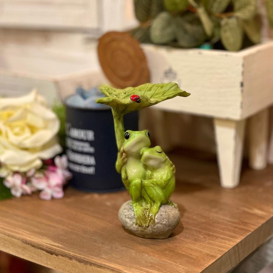 カエルの置物 葉っぱ傘蛙 かえる アマガエル てんとう虫 相合傘